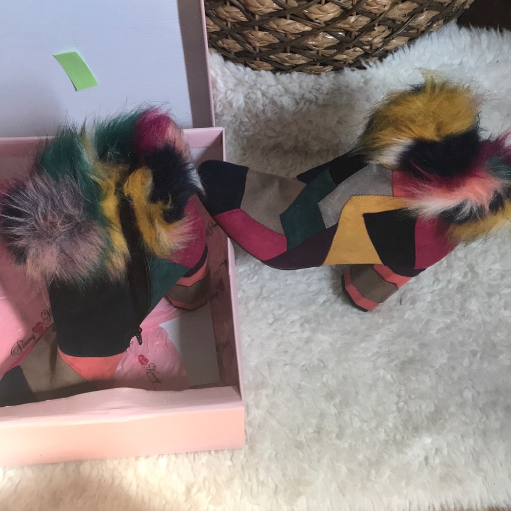 Multicolor booties